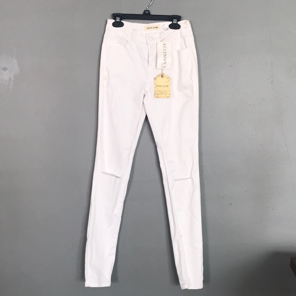 White destroyed denim. Size 1. NWT